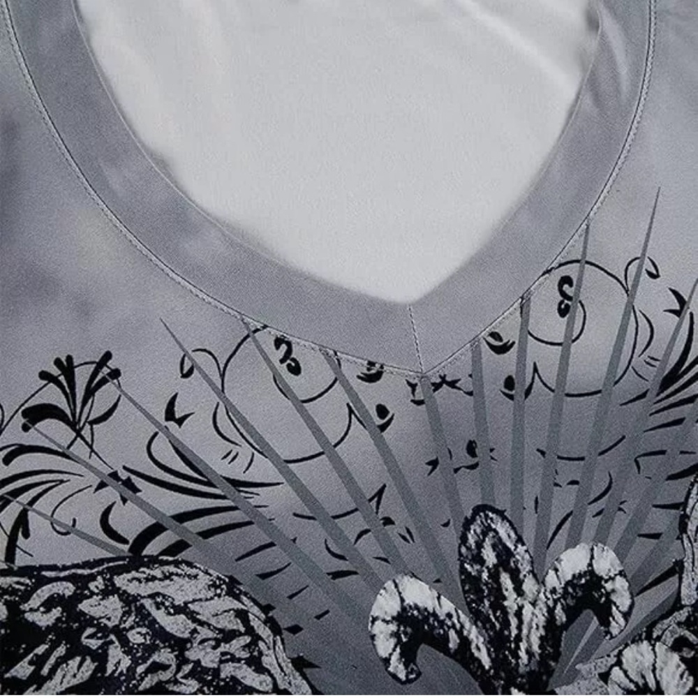 NWT Y2K Inspired Fleur De Lis Grunge Long Sleeve V Neck Shirt Graphic Top Small - Picture 8 of 9